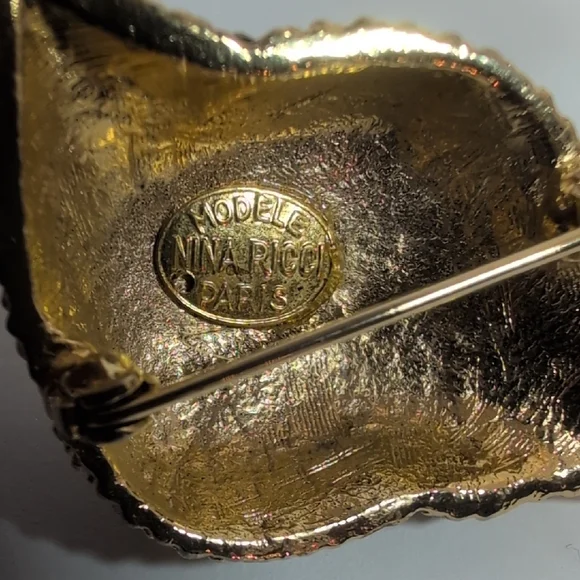 Nina Ricci Gold Vintage Conch Brooch - Picture 5 of 8